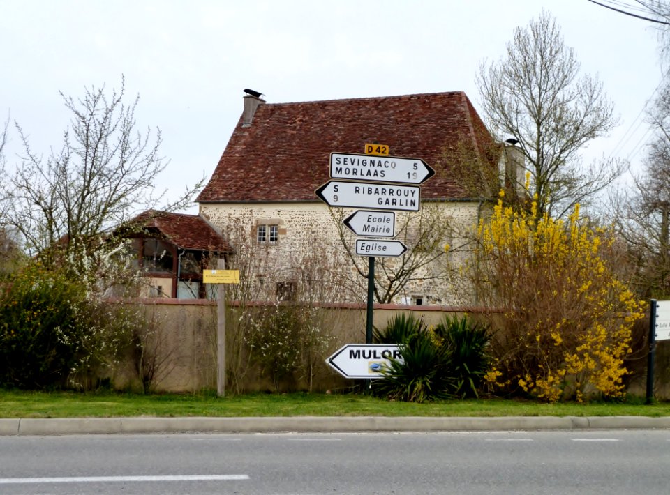 Panneaux de signalisation à Carrère (Pyrénées-Atlantiques)