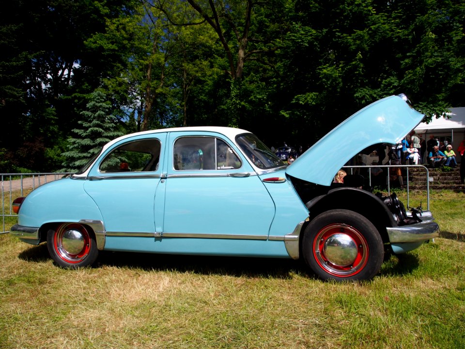 Panhard Dyna Z12 open hood, pic6