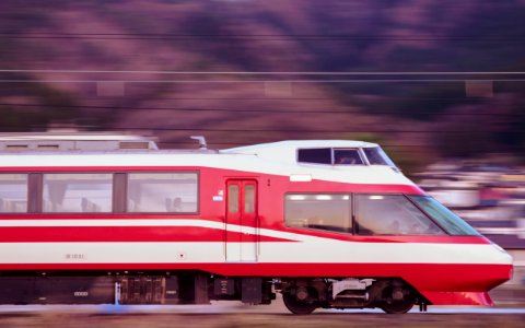 Panning of Nagaden 1000 series "Yukemuri" in spring