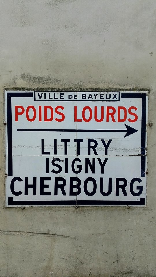 Panneau routier, Bayeux