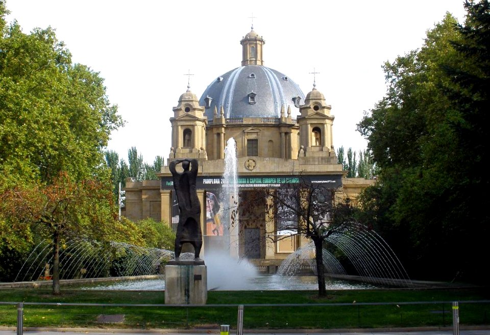 Pamplona - Sala de Exposiciones Conde de Rodezno (ex Monumento a los Caídos) 8