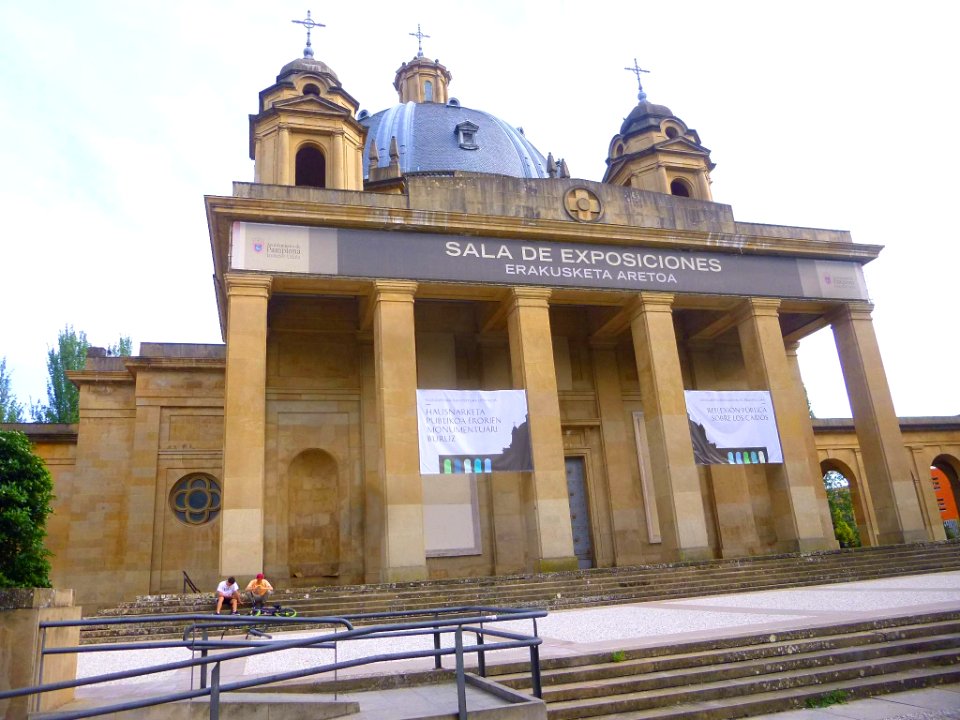 Pamplona - Sala de Exposiciones Conde de Rodezno (ex Monumento a los Caídos) 03