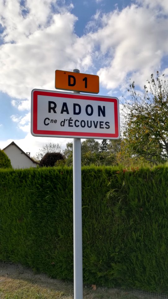 Panneau d'entrée de Radon, commune d'Écouves (Orne)