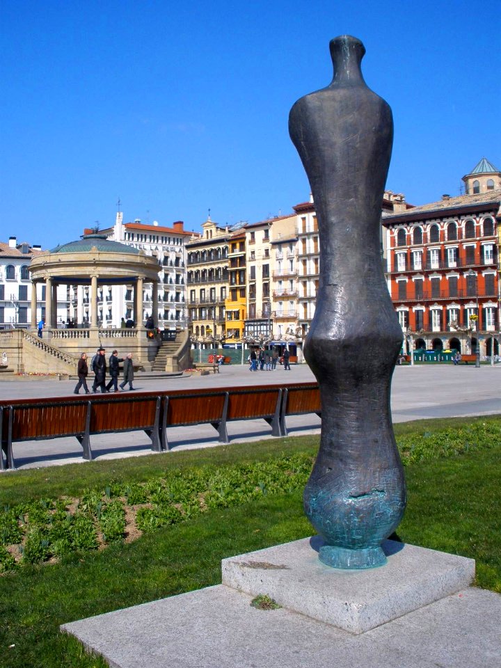 Pamplona - Plaza del Castillo, 'Unidad Triple y Liviana' (Jorge Oteiza)