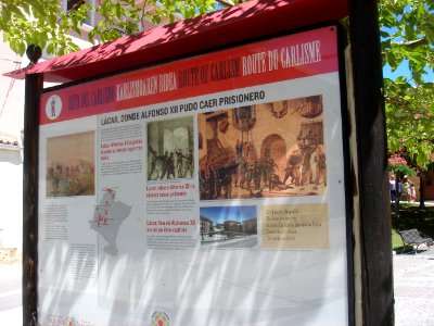 Panel de la Ruta del Carlismo en Lácar