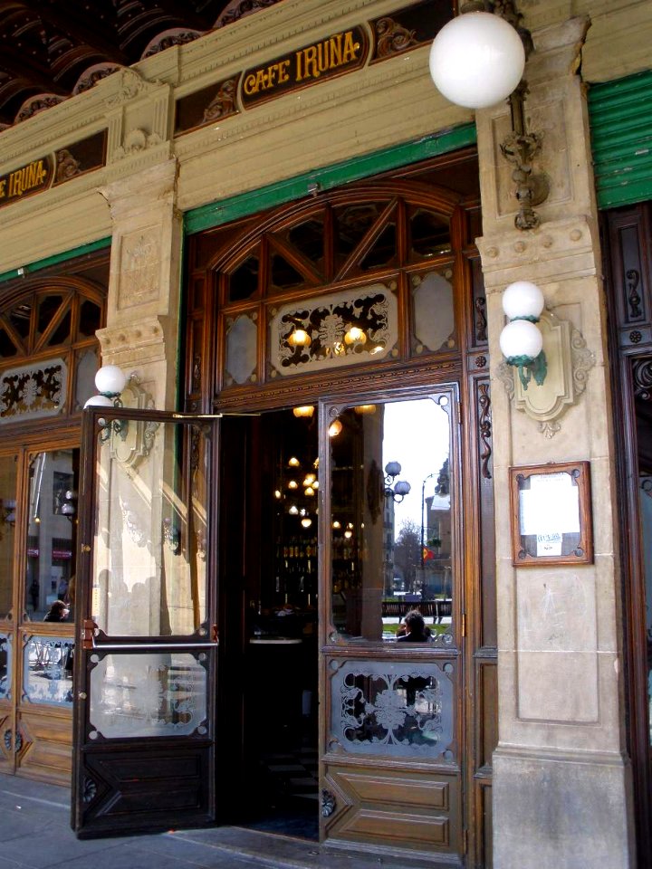 Pamplona - Plaza del Castillo, Café Iruña 09