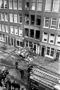 Pand uitgebrand in Van de Hoopstraat in Amsterdam, overzicht schade, Bestanddeelnr 927-6251