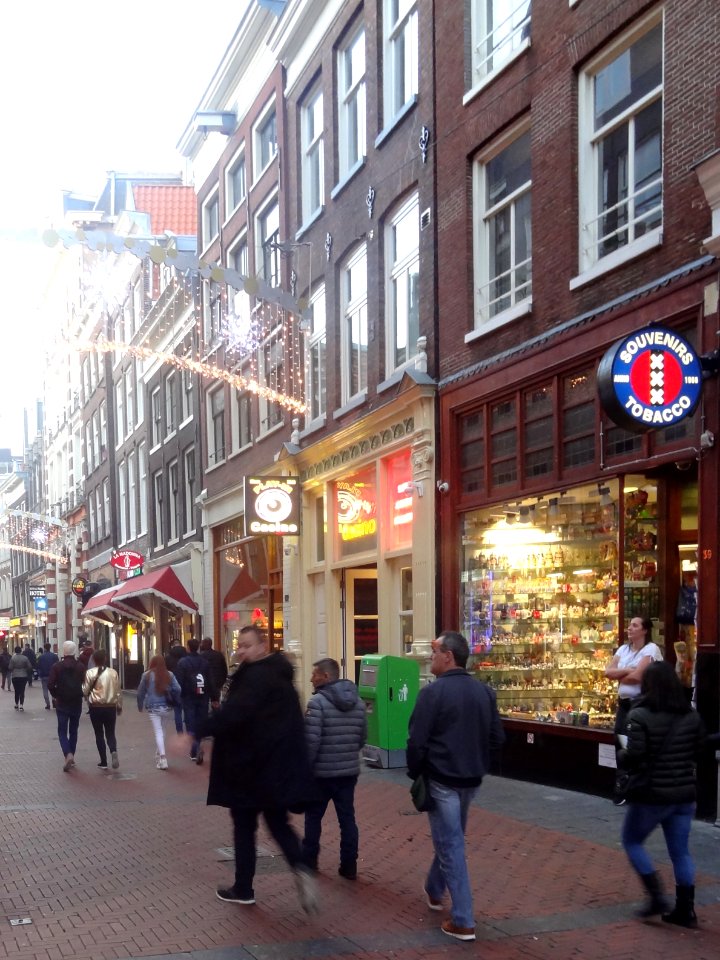 Pand met gevel onder rechte lijst (5)