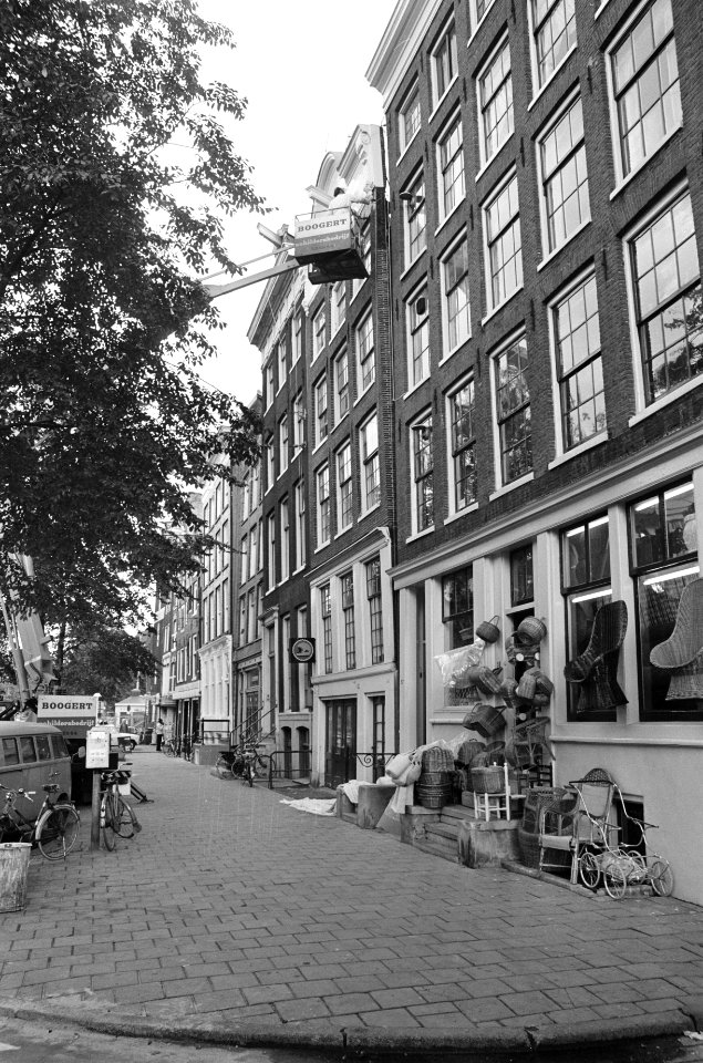 Pand van Rons, Noordzijdevoorburgwal 41 te Amsterdam, wordt geschilderd, opdrach, Bestanddeelnr 925-9079