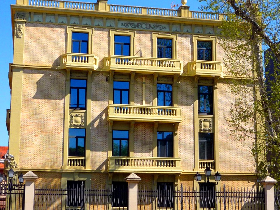 Pamplona - Edificio en la Avenida del Ejército