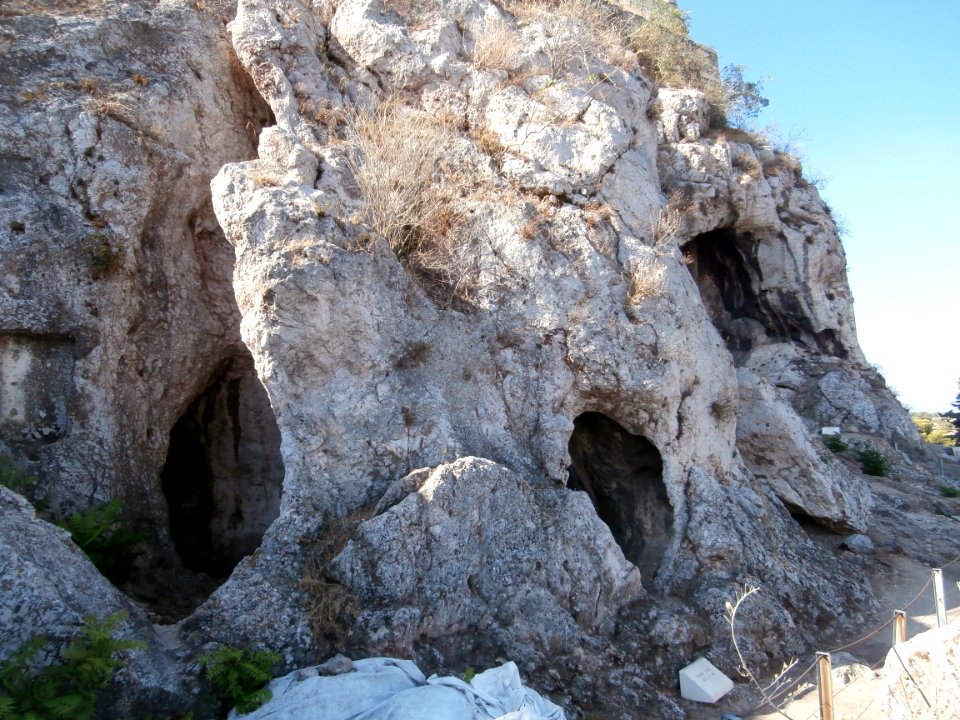 Panas cave 7233916