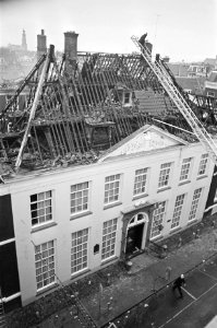 Pand van Westindische Compagnie op Amsterdamse Herenmarkt uitgebrand het pand m, Bestanddeelnr 928-3288