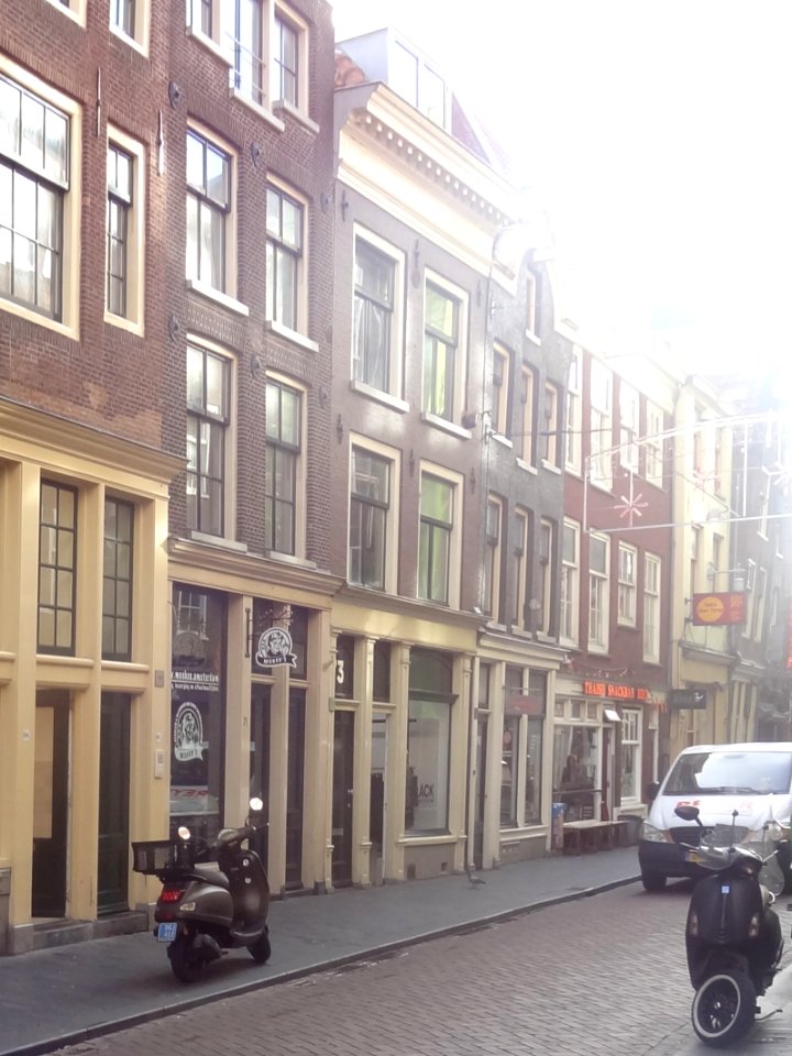 Pand met gevel onder rechte lijst