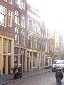 Pand met gevel onder rechte lijst