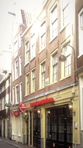 Pand met 18e-eeuwse gevel met latere punttop
