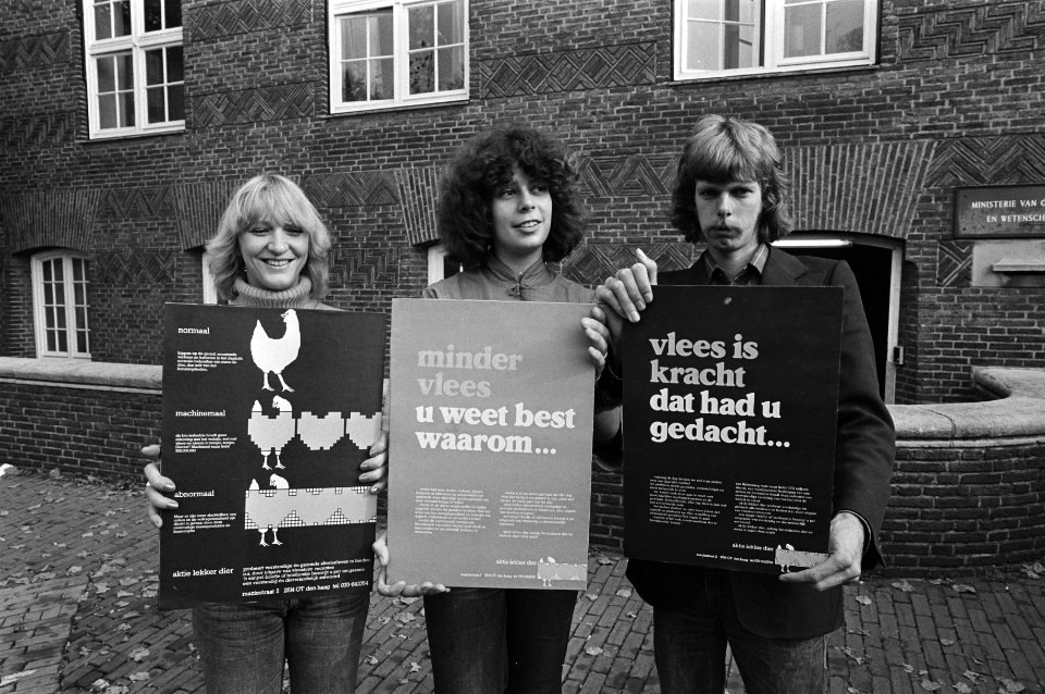Pamfletten met o.a. de tekst Ik weet best waarom en Vlees is kracht dat had u, Bestanddeelnr 930-4724