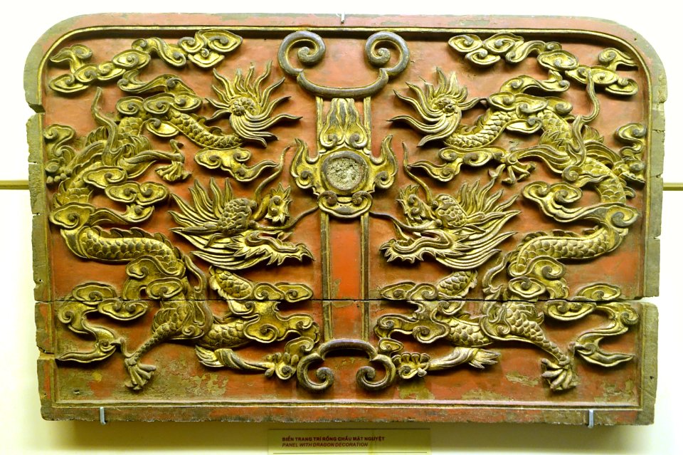 Panel with dragon decoration, Nguyen dynasty, 19th century, crimson and gilded wood, mother of pearl inlay - National Museum of Vietnamese History - Hanoi, Vietnam - DSC05622