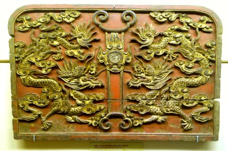 Panel with dragon decoration, Nguyen dynasty, 19th century, crimson and gilded wood, mother of pearl inlay - National Museum of Vietnamese History - Hanoi, Vietnam - DSC05622