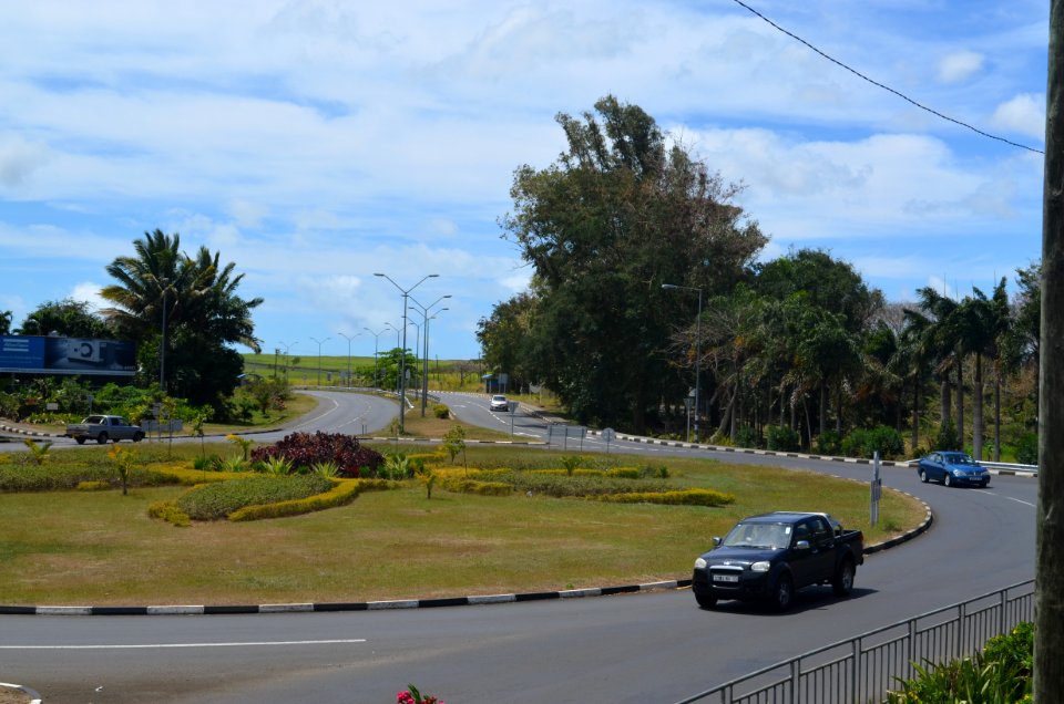 Pamplemousses, freeway M2, roundabout