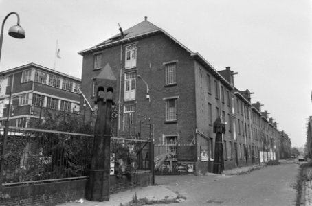 Panden van het voormalige Rijkskledingmagazijn in de Conradstraat in Amsterdam (, Bestanddeelnr 934-0794
