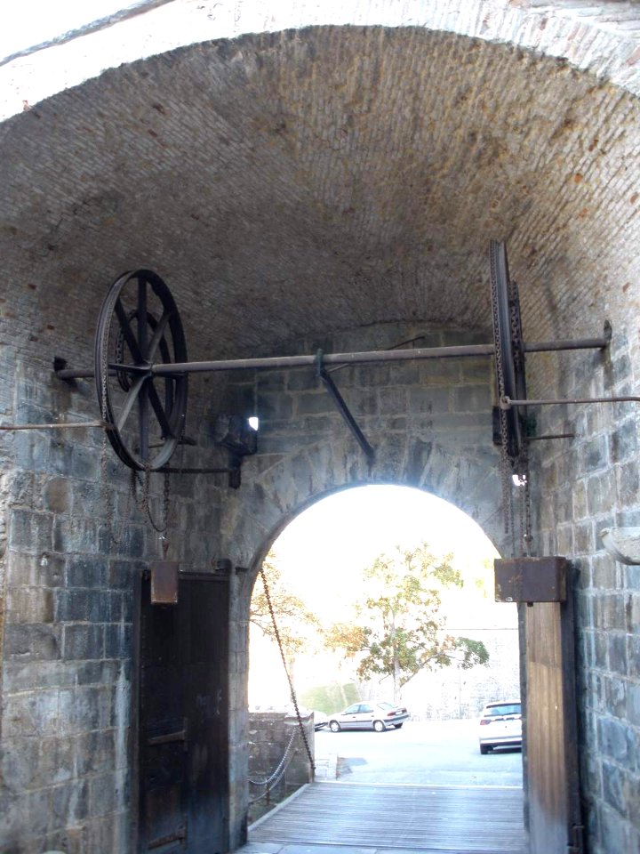 Pamplona - Portal de Francia 4