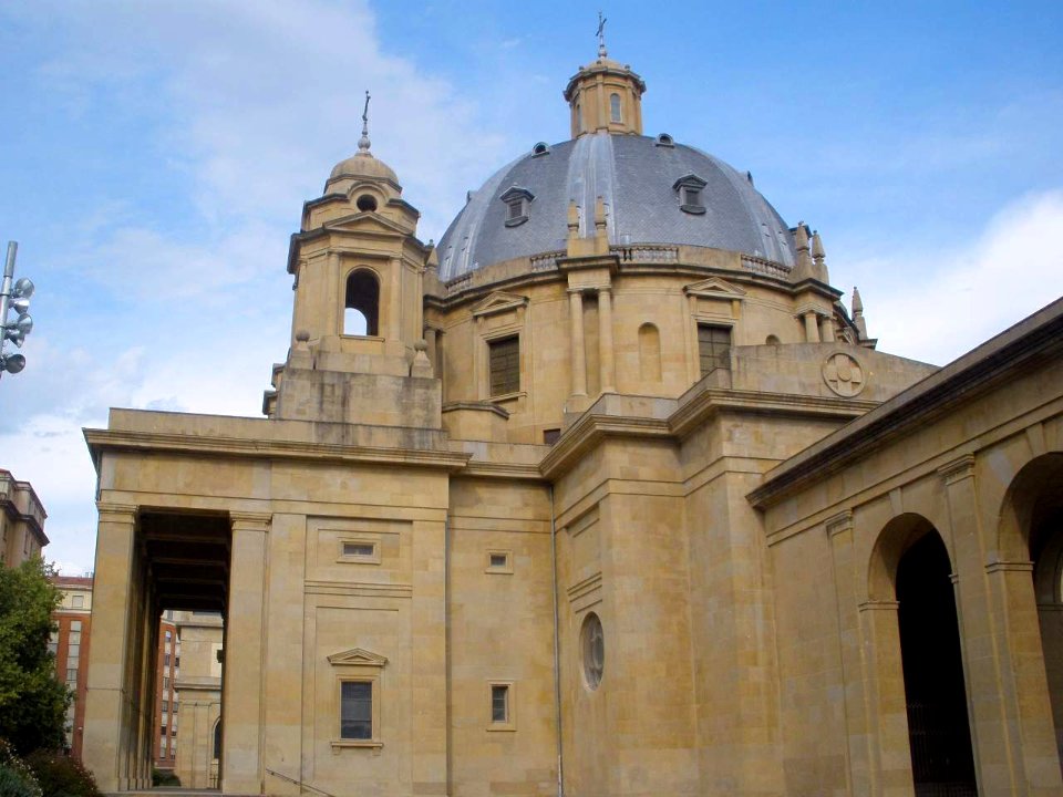 Pamplona - Sala de Exposiciones Conde de Rodezno (ex Monumento a los Caídos) 2