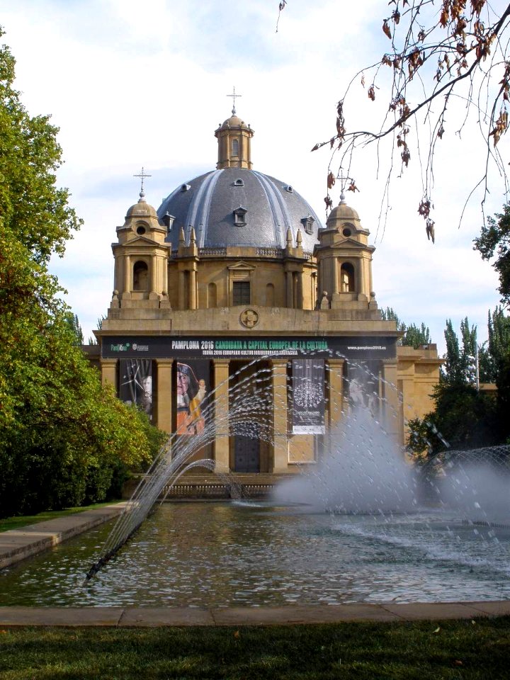 Pamplona - Sala de Exposiciones Conde de Rodezno (ex Monumento a los Caídos) 6