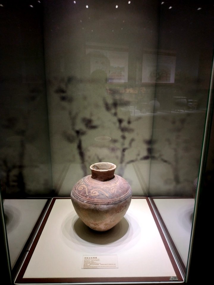 Painted Pottery Pot with Cloud Pattern, Neolithic Age, Yueyang Museum