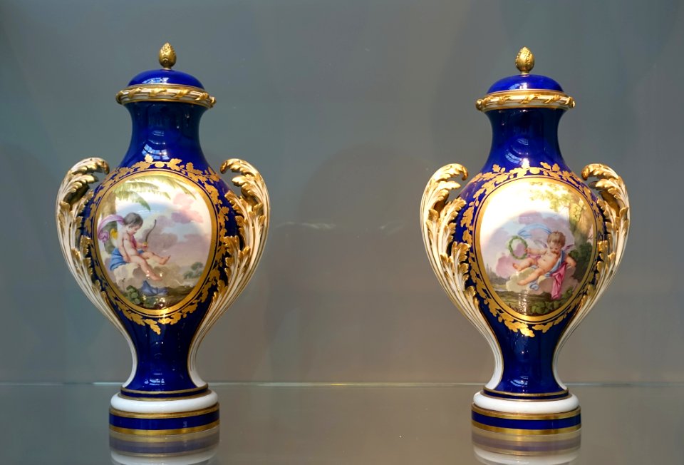 Pair of vases, painting attributed to Jean-Baptiste-Etienne Genest, Sèvres porcelain, c. 1770, soft-paste porcelain - Wadsworth Atheneum - Hartford, CT - DSC05274