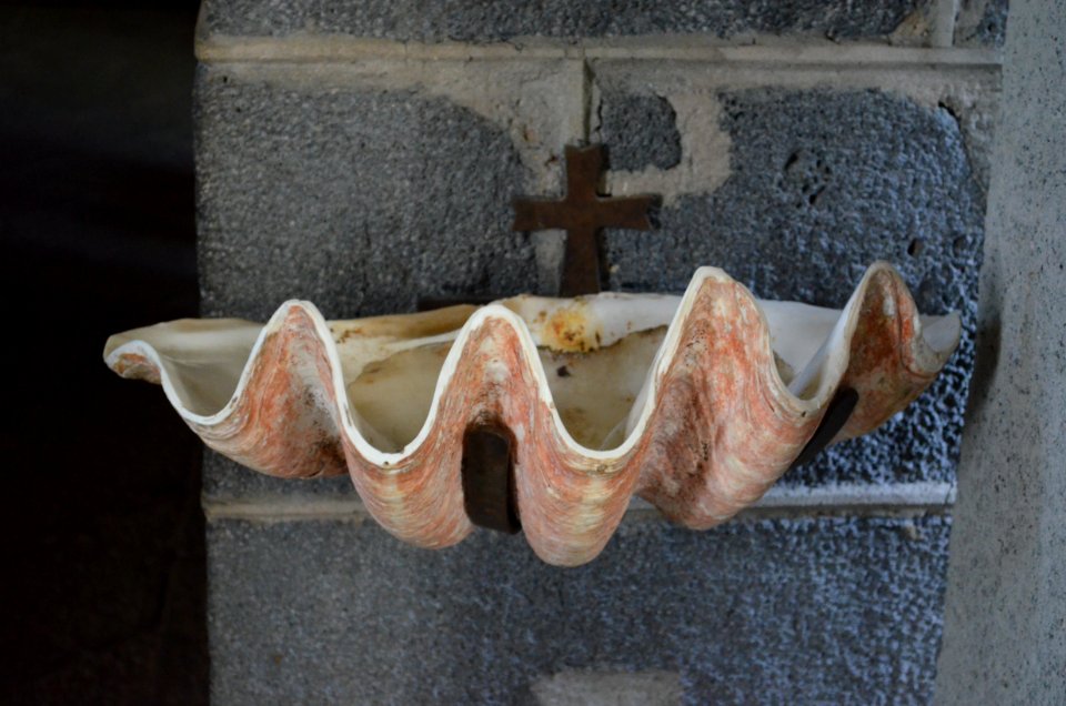 Pamplemousses, Eglise Saint François d‘Assise, holy water dispenser