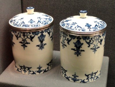 Pair of tobacco jars (pots a tabac), c. 1725-1735, Saint-Cloud, soft-paste porcelain, underglaze cobalt blue, silver - Gardiner Museum, Toronto - DSC01036
