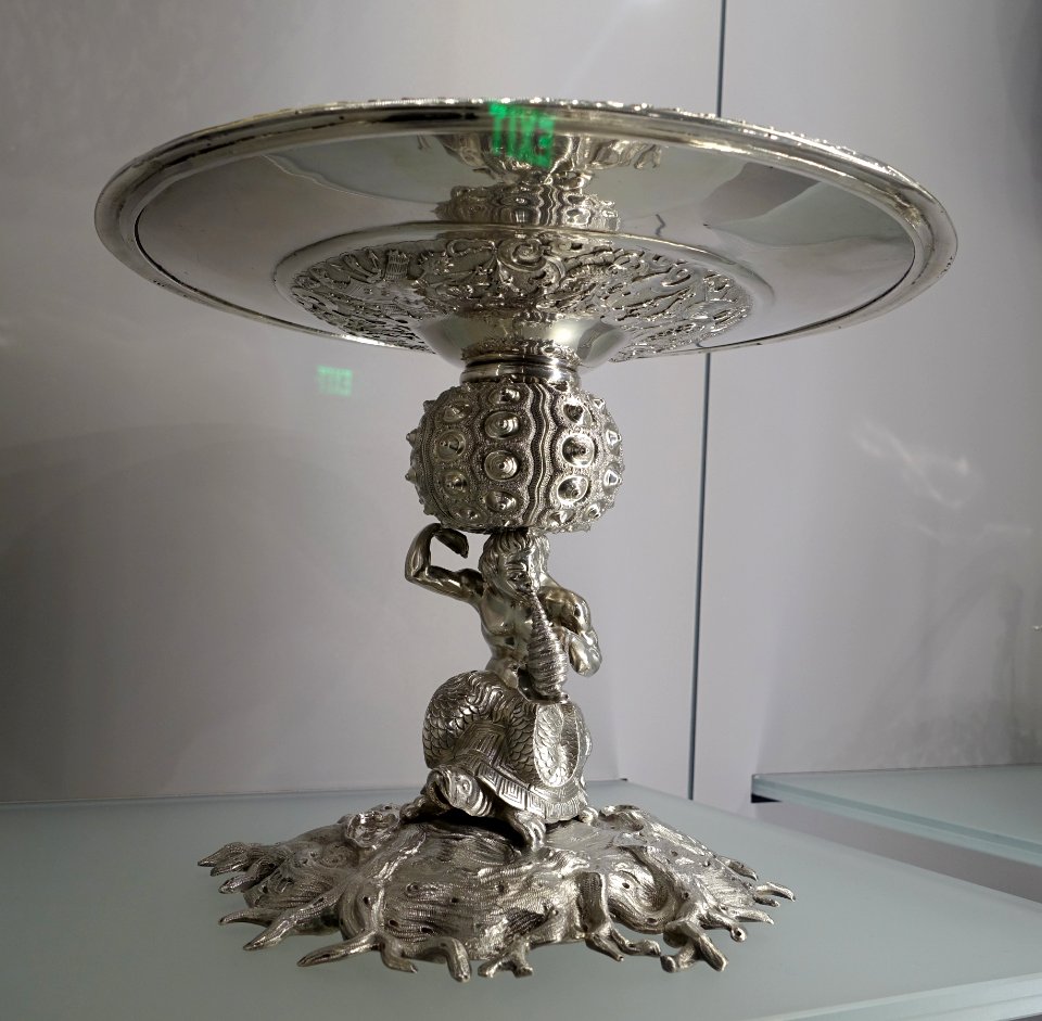 Pair of tazzas, by Edward Farrell, British, 2 of 2, 1826-1828, silver - Fogg Art Museum, Harvard University - DSC02055