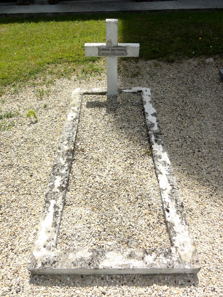 Paissy (Aisne) tombe de guerre A