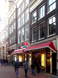 Pand met gevel onder rechte lijst (6)