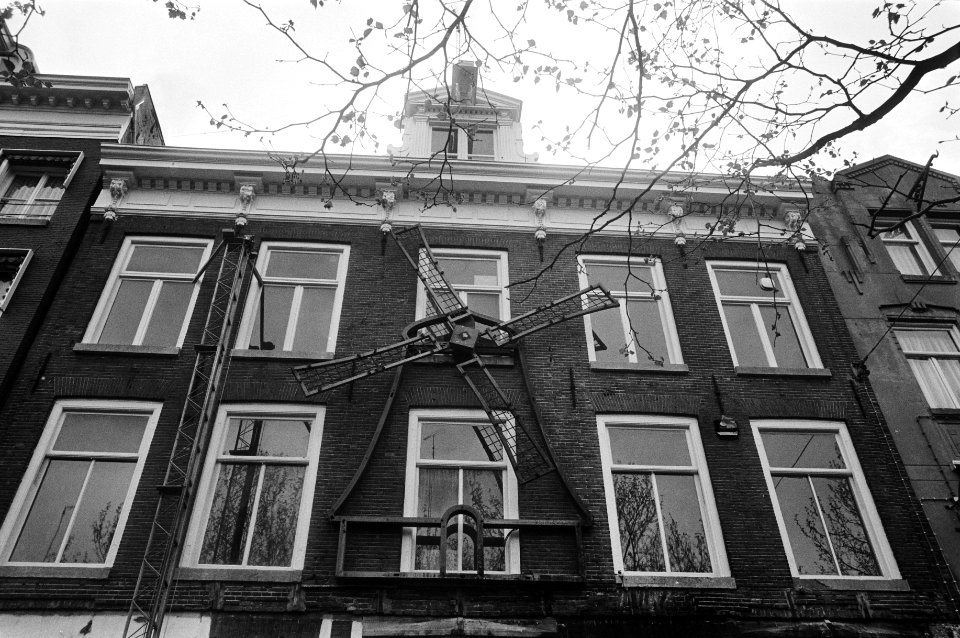 Pand Thorbeckeplein 5 van nachtclub Moulin Rouge, waar op de derde verdieping he, Bestanddeelnr 932-5883