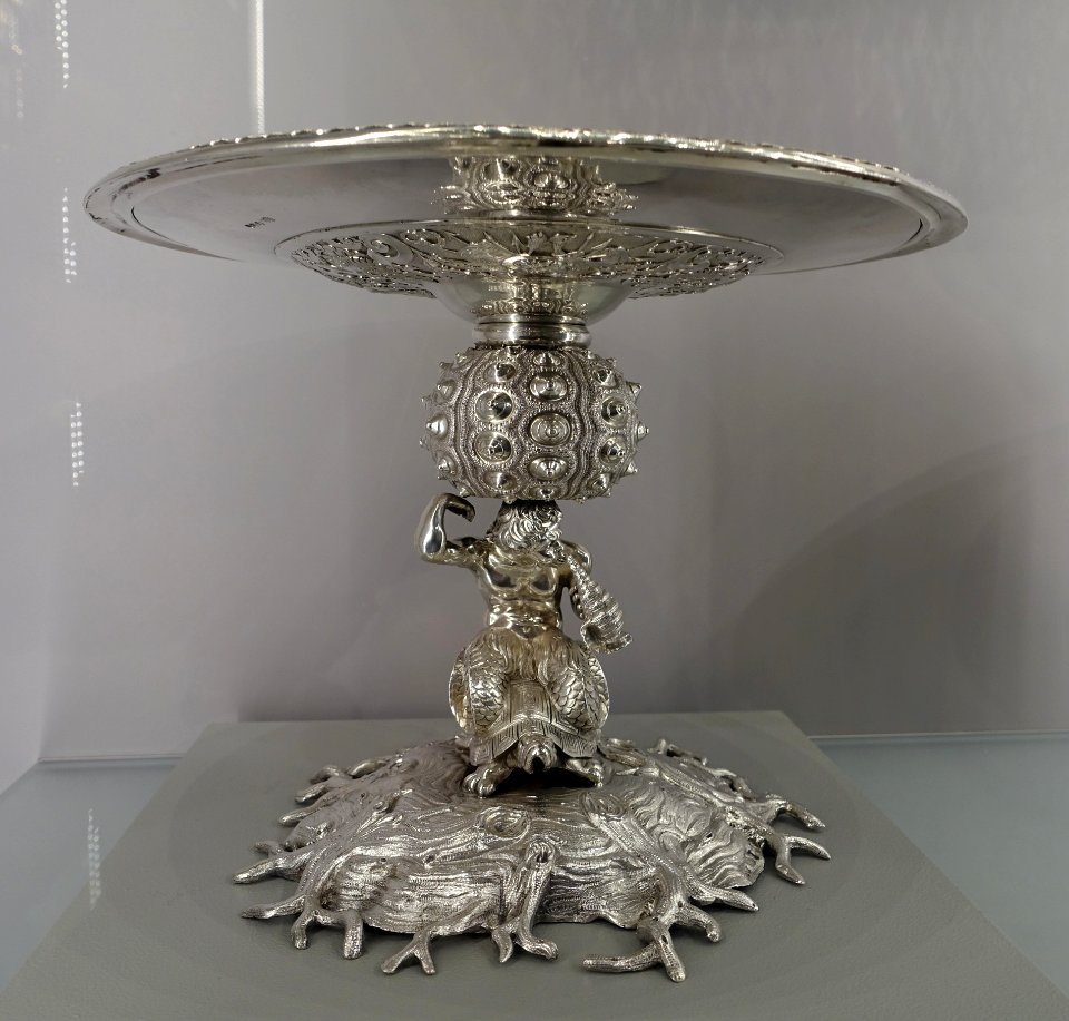 Pair of tazzas, by Edward Farrell, British, 1 of 2, 1826-1828, silver - Fogg Art Museum, Harvard University - DSC02059