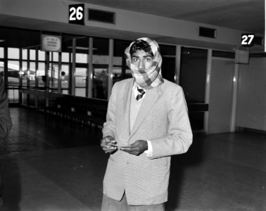 Pakistaner in de kou op Schiphol, Bestanddeelnr 913-1258