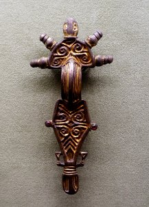 Pair of radiate-head bow brooches, Ostrogothic, 2 of 2, c. 450-500 AD, silver, gilding, garnets, copper alloy, iron - Morgan Library & Museum - New York City - DSC06626