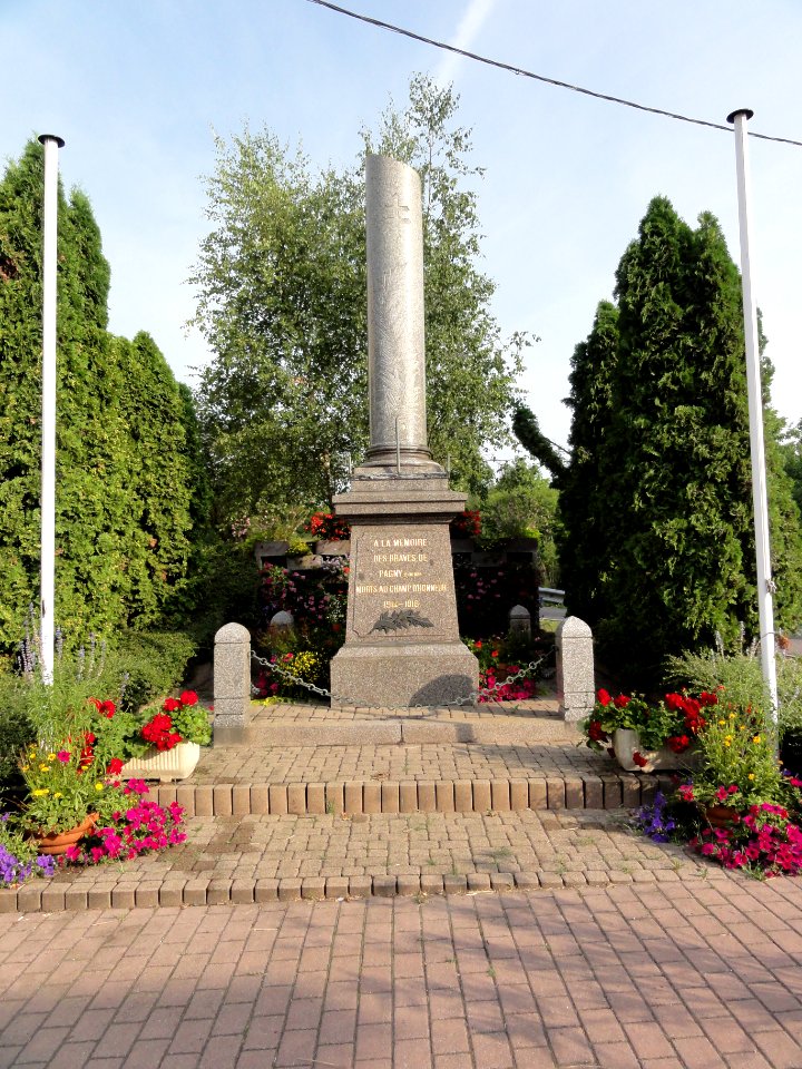 Pagny-sur-Meuse (Meuse) monument aux morts