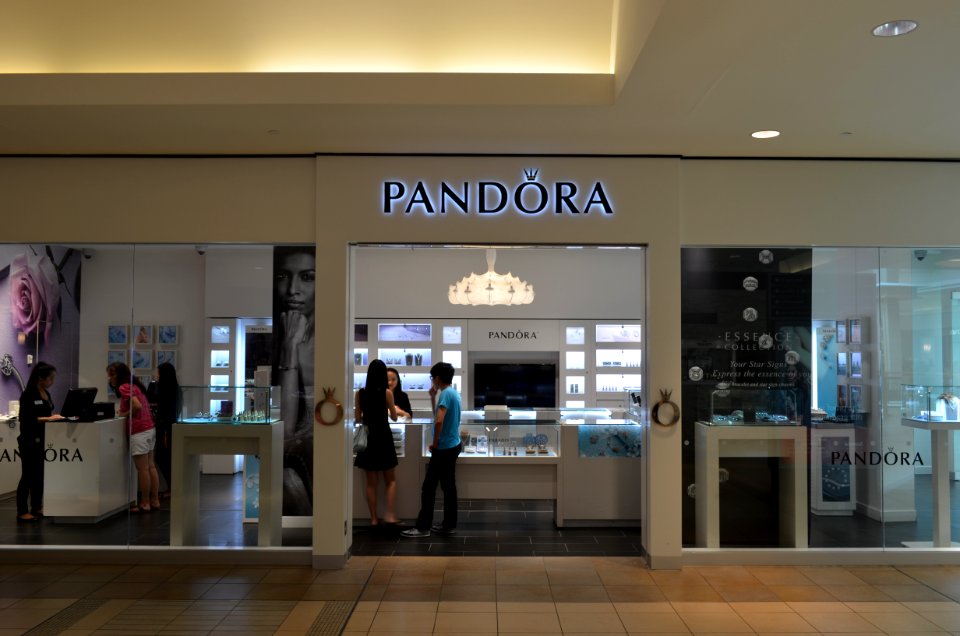 PANDORAFairviewMall