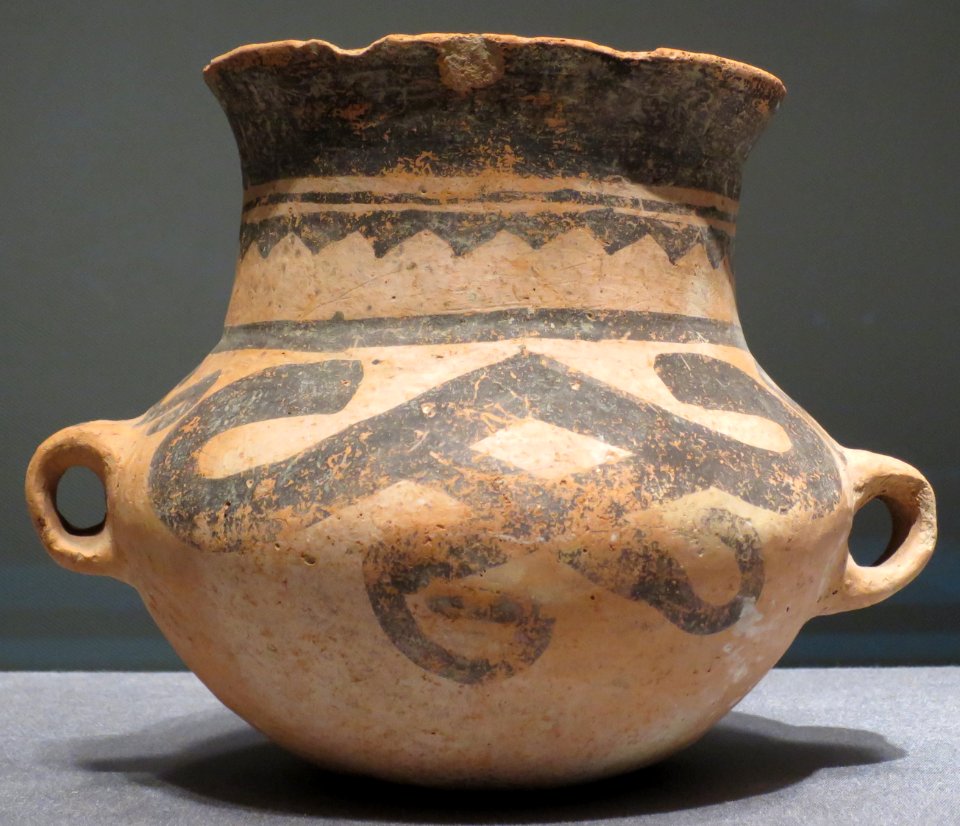 Painted pottery wide-mouthed jar, Xindian culture, Tokyo National Museum