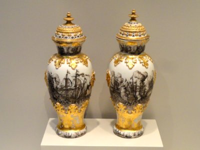 Pair of Vases with Cover, 1715-1720, Meissen Porcelain Manufactory, decorated by Ignaz Preissler, porcelain, enamels, gilding - Art Institute of Chicago - DSC00025
