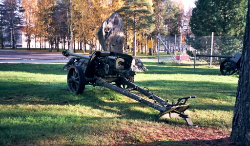 Pak40 antitank guns in Hiukkavaara Oct2007