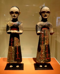 Pair of shamans or attendants, Chu culture, Jiangling, Hubei province, China, Warring States period, 4th-3rd century BC, wood, cinnabar, black lacquer - Portland Art Museum - Portland, Oregon - DSC08570