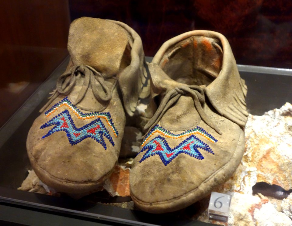 Paiute moccasins, c. 1950 - Bata Shoe Museum - DSC00529