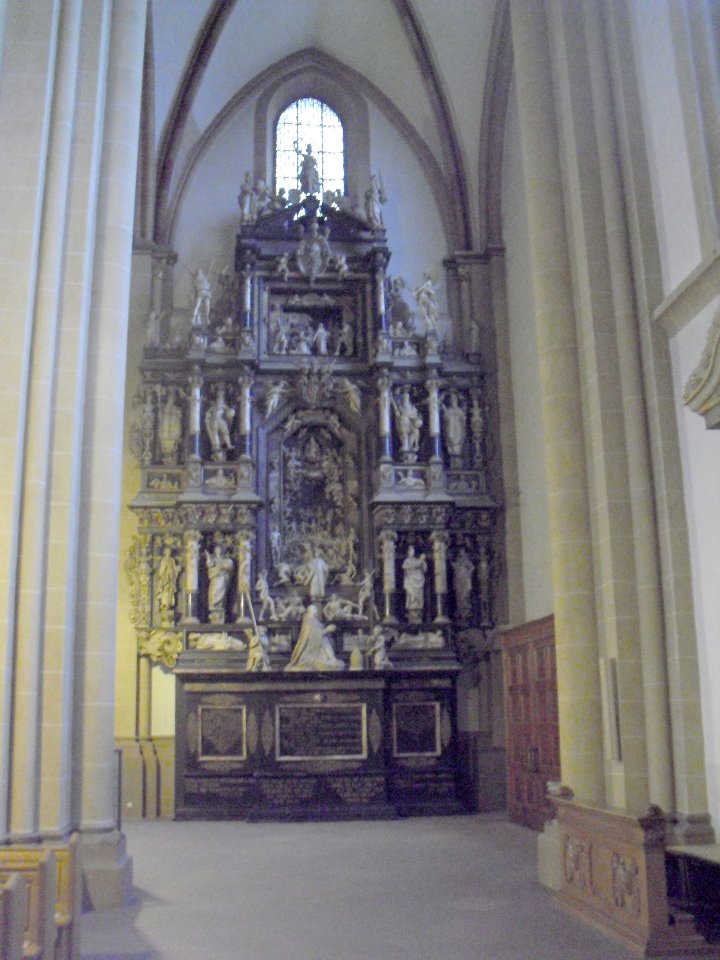 Paderborner Dom-Grabmal Fürstenberg-2