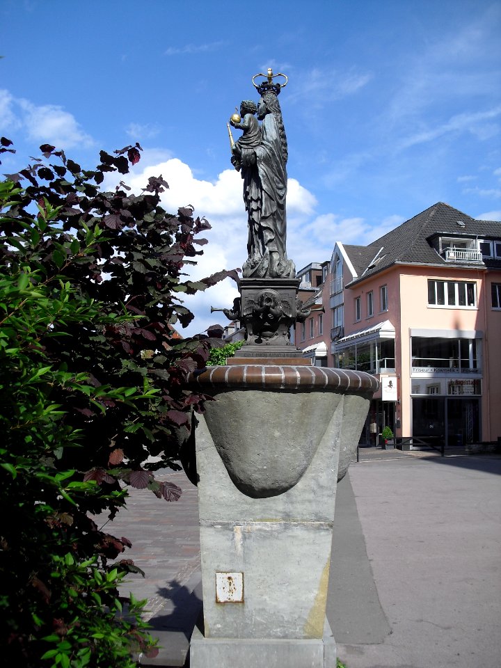 Paderborn-Marienstatue-Kamp