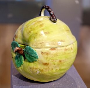 Pair of apple boxes and covers, 1 of 2, Bow porcelain, c. 1756, soft-paste porcelain - California Palace of the Legion of Honor - San Francisco, CA - DSC03013