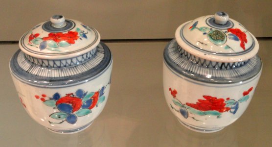 Pair of Jars with Floral Designs, c. 1660-1680, Arita, hard-paste porcelain with underglaze blue and overglaze enamels - Gardiner Museum, Toronto - DSC00447