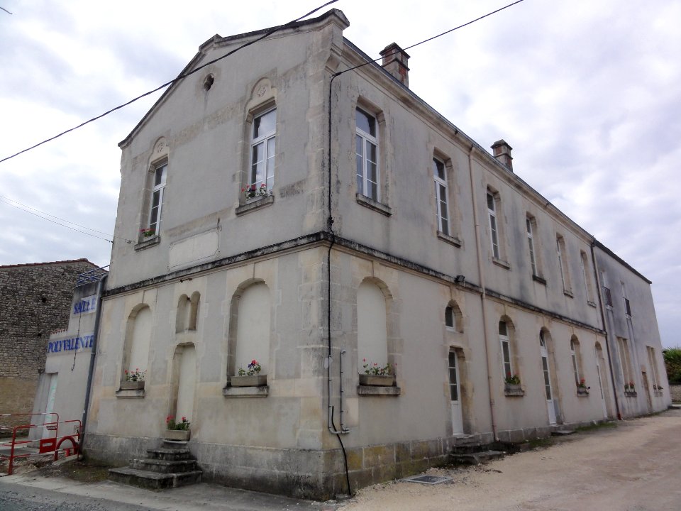 Paillé (Charente-Maritime) ancienne école, salle polyvalente